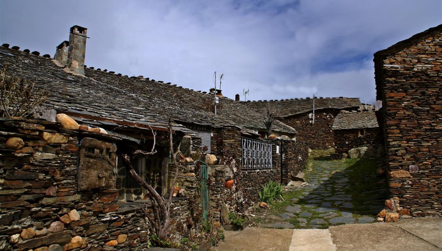 imagen de cabecera del circuito Pueblos Negros, Albarracín y Cuenca Encantada